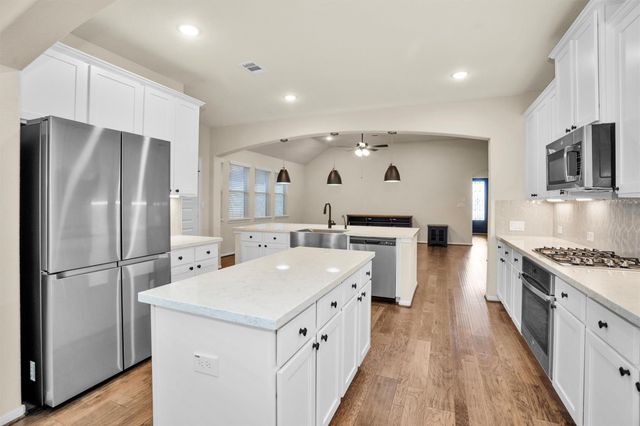 120 Dina Lane, Montgomery, TX 77356