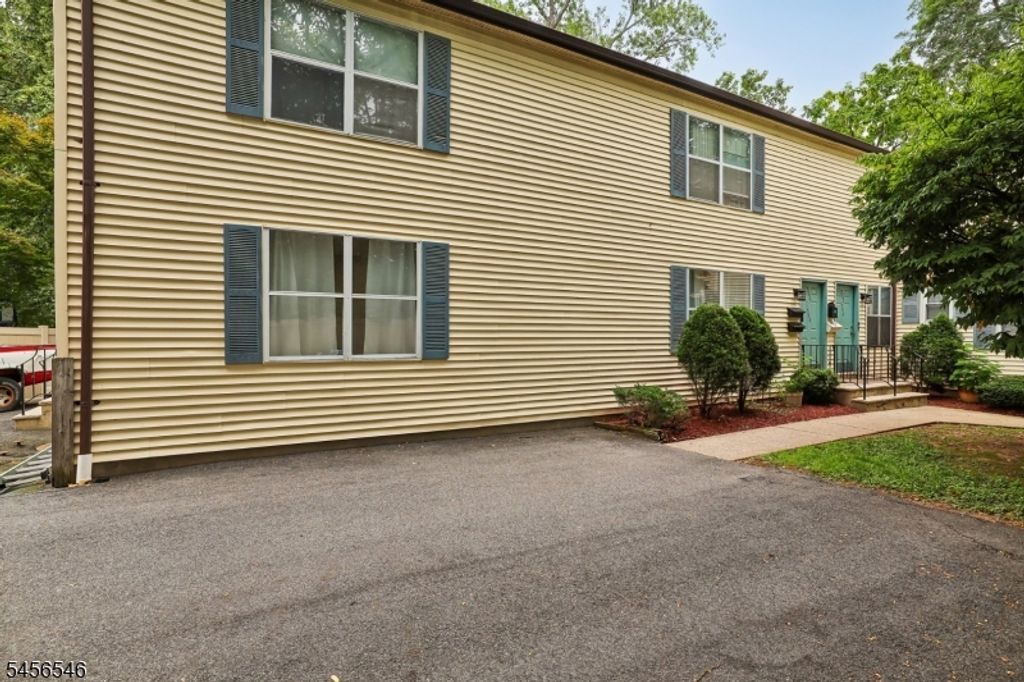 584 Thomas Blvd 1A, East Orange City, NJ 07017 — photo 2