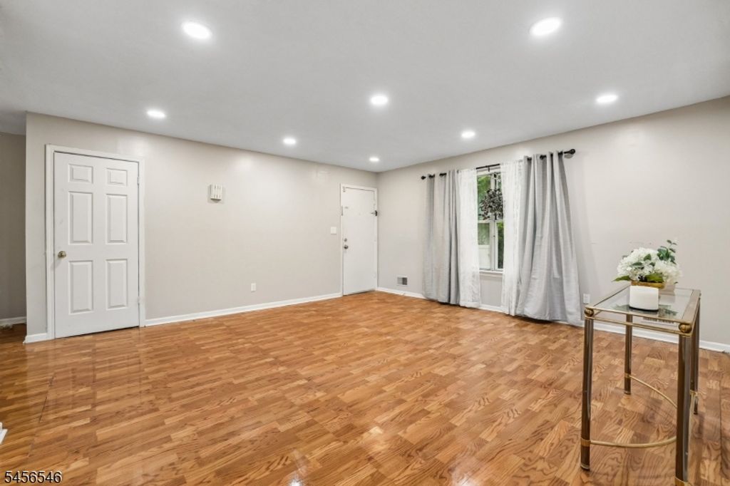 584 Thomas Blvd 1A, East Orange City, NJ 07017 — photo 4