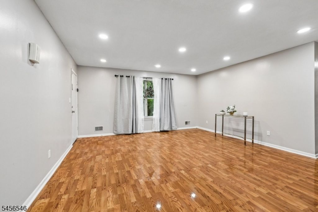 584 Thomas Blvd 1A, East Orange City, NJ 07017 — photo 5