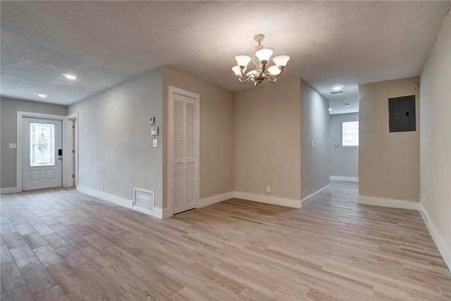 6711 NW 8th St, Margate, FL 33063