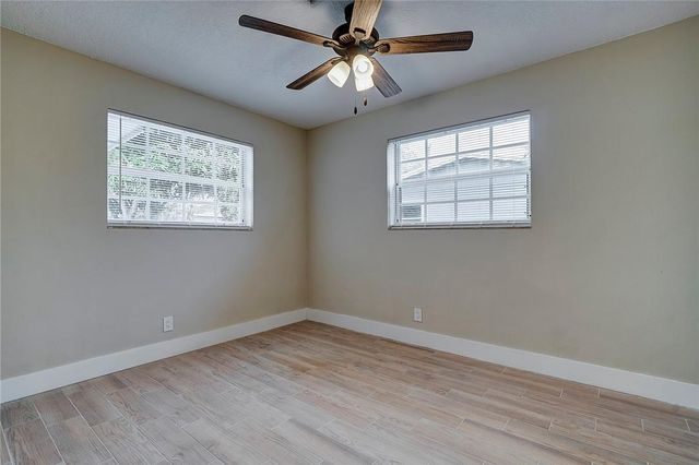 6711 NW 8th St, Margate, FL 33063