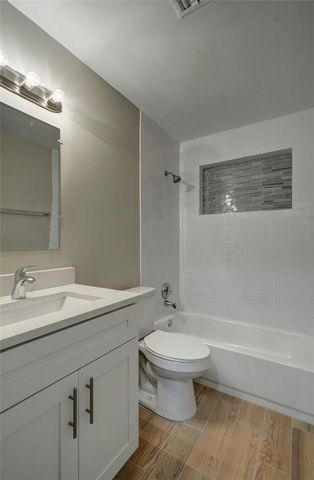 6711 NW 8th St, Margate, FL 33063