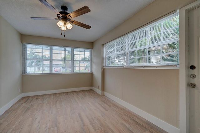 6711 NW 8th St, Margate, FL 33063