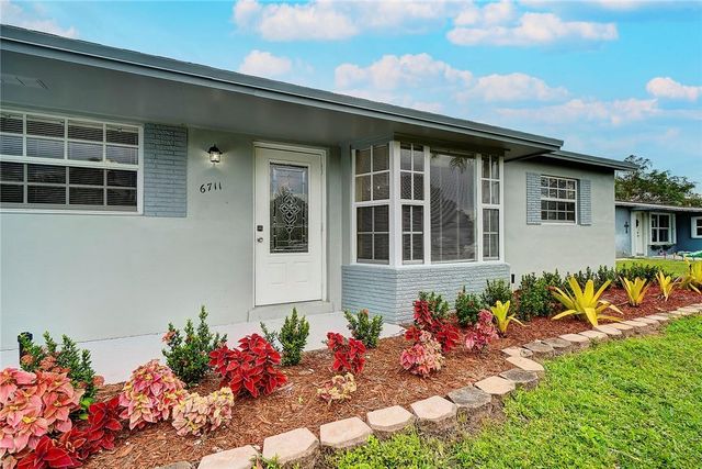 6711 NW 8th St, Margate, FL 33063