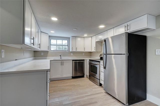 6711 NW 8th St, Margate, FL 33063