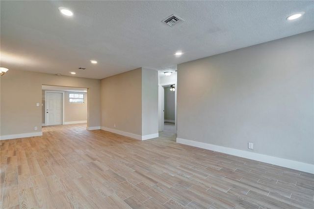 6711 NW 8th St, Margate, FL 33063