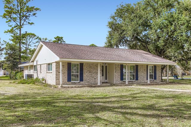50 Lazy Oak Court, Alvin, TX 77511