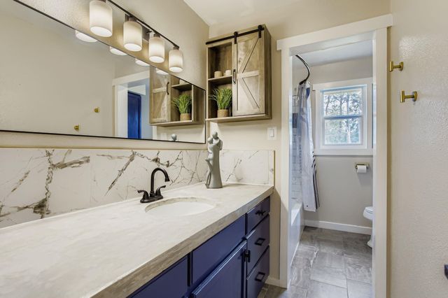 50 Lazy Oak Court, Alvin, TX 77511