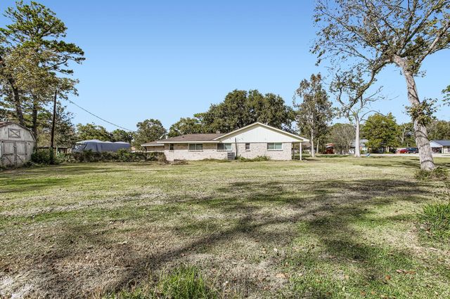 50 Lazy Oak Court, Alvin, TX 77511