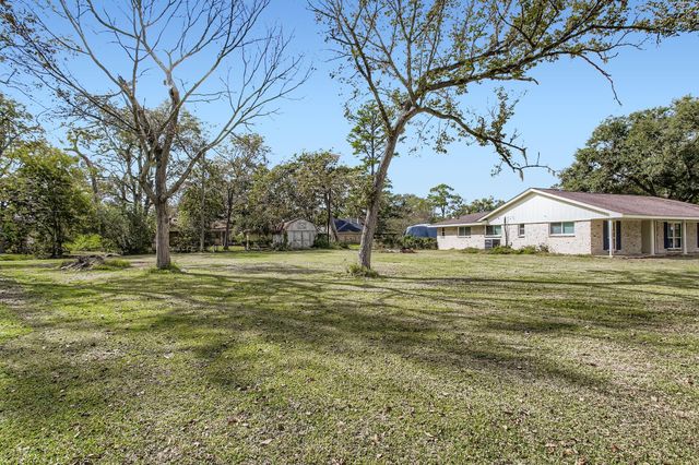 50 Lazy Oak Court, Alvin, TX 77511