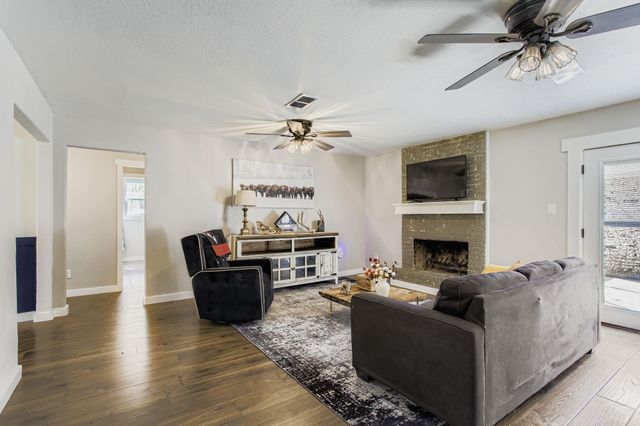 50 Lazy Oak Court, Alvin, TX 77511