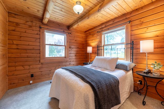 9715 Woodlawn Drive, Portage, MI 49002