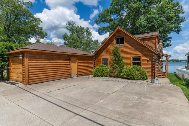 9715 Woodlawn Drive, Portage, MI 49002