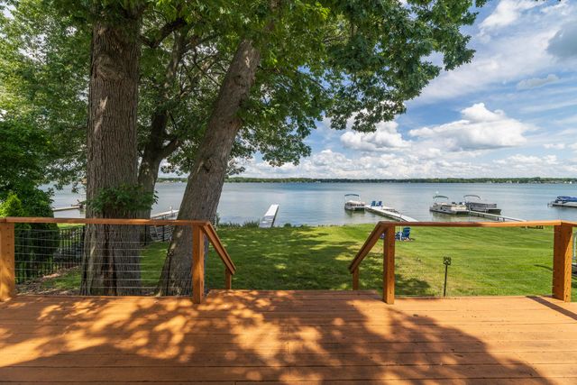 9715 Woodlawn Drive, Portage, MI 49002