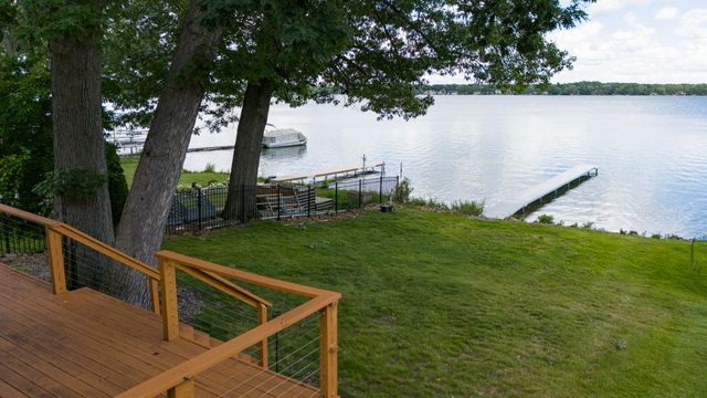 9715 Woodlawn Drive, Portage, MI 49002