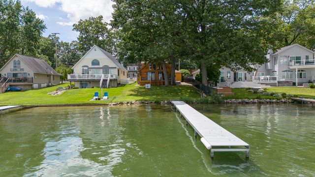 9715 Woodlawn Drive, Portage, MI 49002
