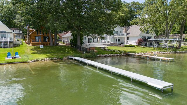 9715 Woodlawn Drive, Portage, MI 49002