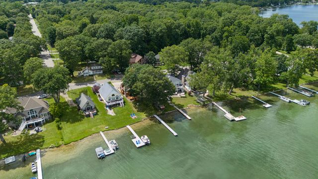 9715 Woodlawn Drive, Portage, MI 49002