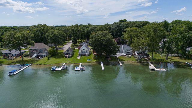 9715 Woodlawn Drive, Portage, MI 49002