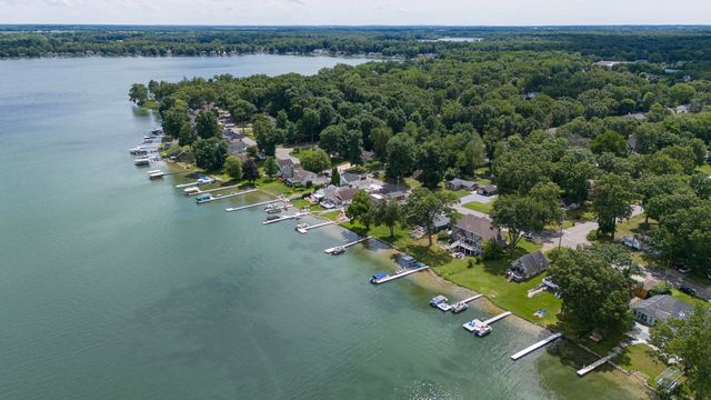 9715 Woodlawn Drive, Portage, MI 49002