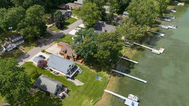 9715 Woodlawn Drive, Portage, MI 49002