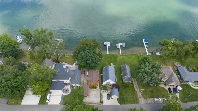 9715 Woodlawn Drive, Portage, MI 49002