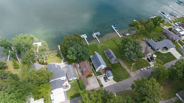 9715 Woodlawn Drive, Portage, MI 49002