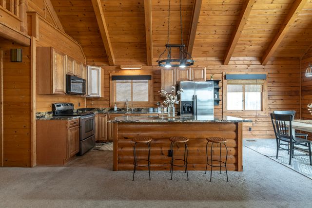 9715 Woodlawn Drive, Portage, MI 49002