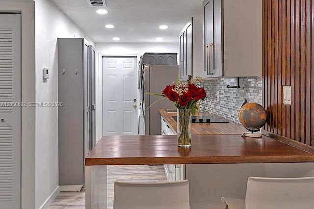 1450 NE 170th St 204, North Miami Beach, FL 33162