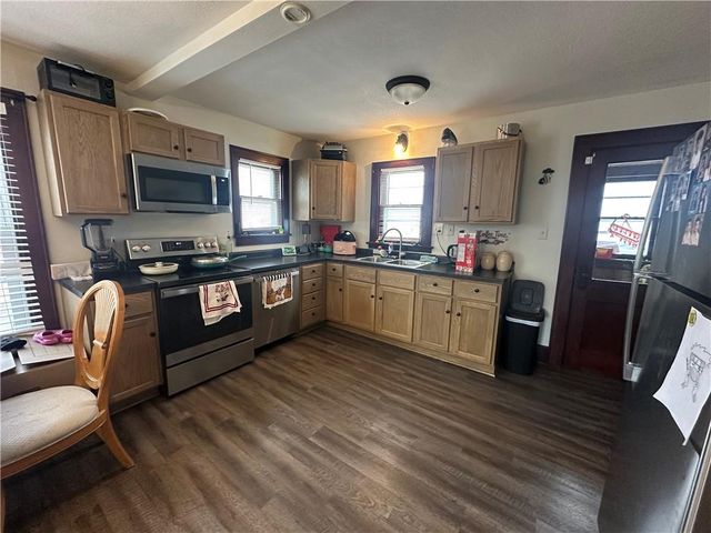 421 W 3RD Street, Maryville, MO 64468