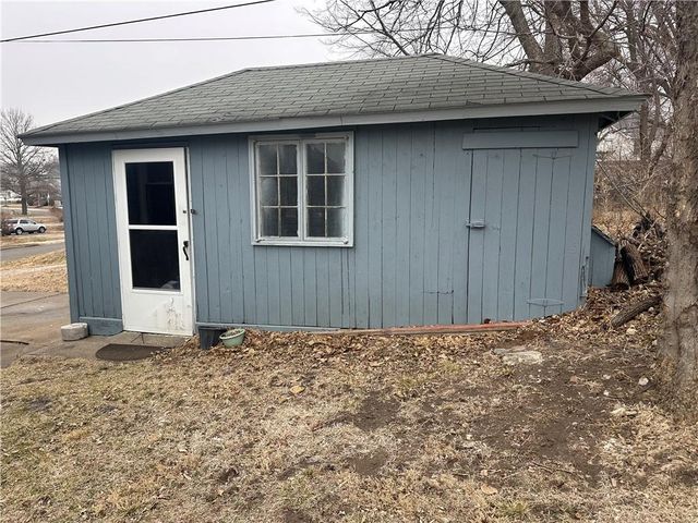 421 W 3RD Street, Maryville, MO 64468