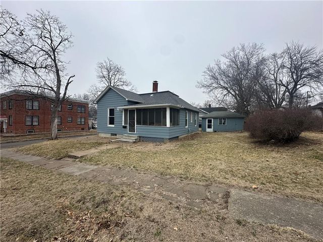421 W 3RD Street, Maryville, MO 64468