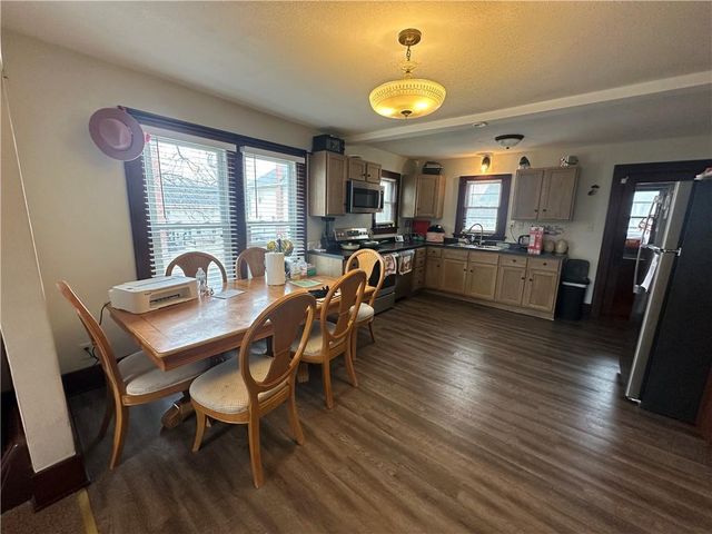 421 W 3RD Street, Maryville, MO 64468