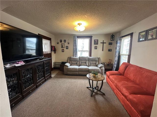 421 W 3RD Street, Maryville, MO 64468