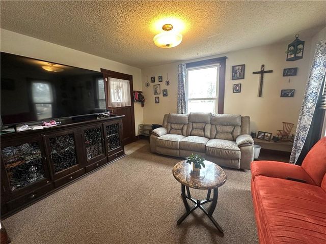 421 W 3RD Street, Maryville, MO 64468