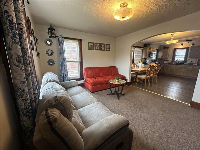 421 W 3RD Street, Maryville, MO 64468