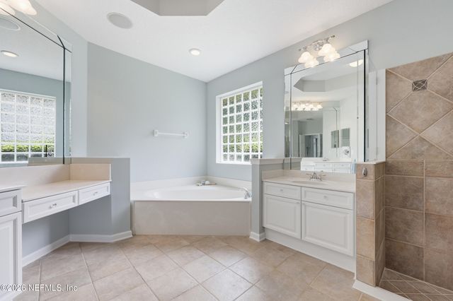 1252 N BURGANDY Trail, Jacksonville, FL 32259