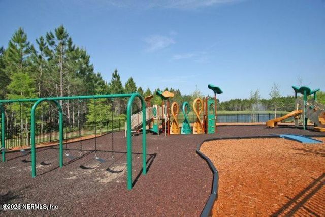 1252 N BURGANDY Trail, Jacksonville, FL 32259