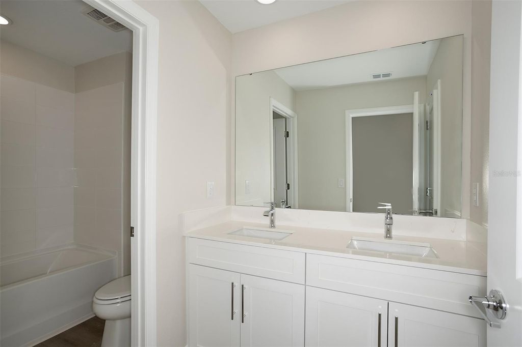 Image 19 of property listing at 33577 TWILIGHT SEA PLACE, Dade City, FL 33525