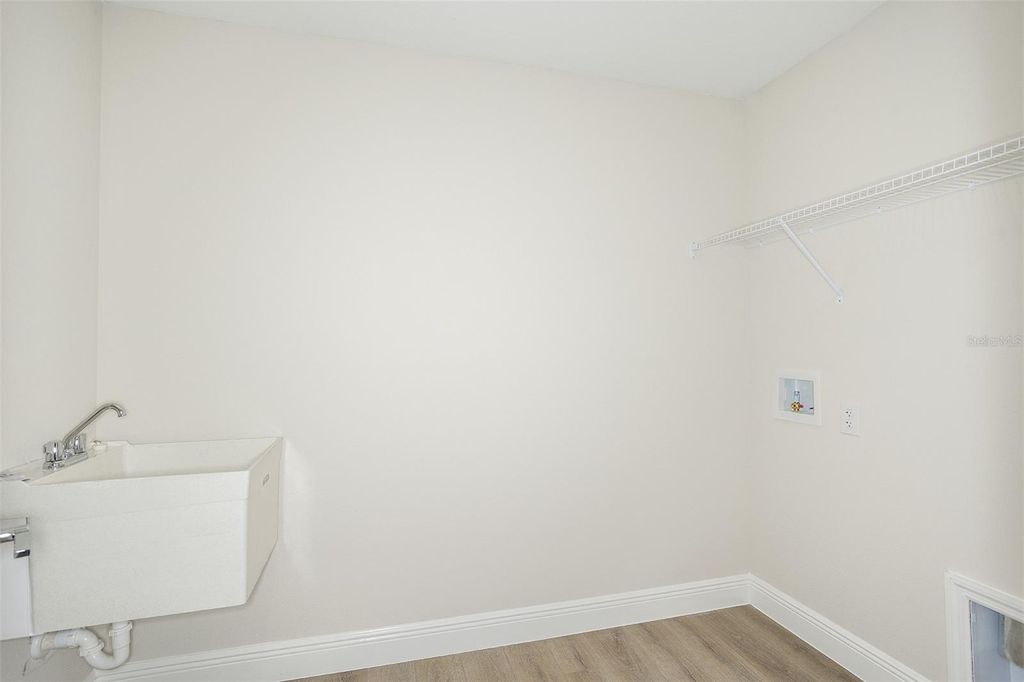 Image 26 of property listing at 33577 TWILIGHT SEA PLACE, Dade City, FL 33525