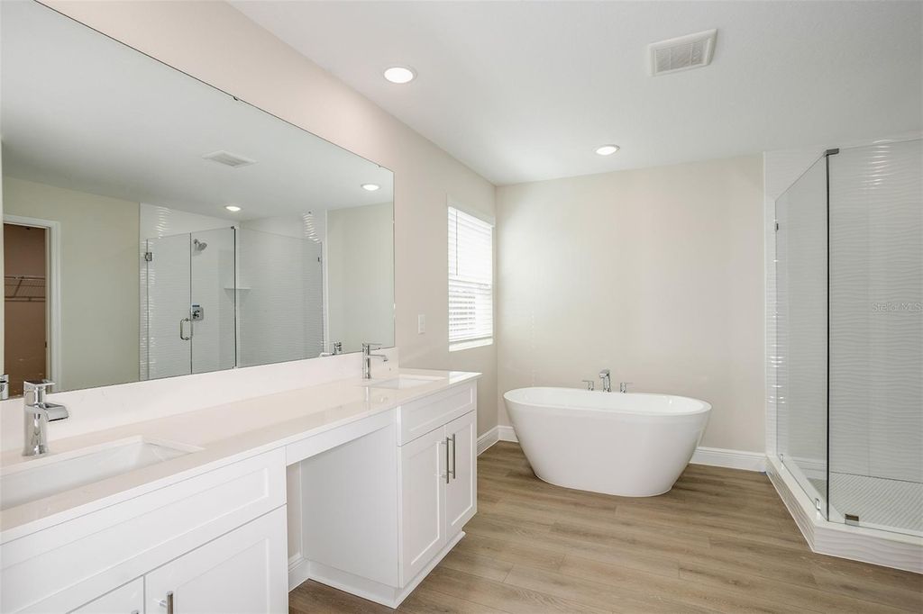 Image 6 of property listing at 33577 TWILIGHT SEA PLACE, Dade City, FL 33525