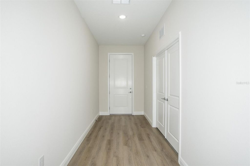 Image 9 of property listing at 33577 TWILIGHT SEA PLACE, Dade City, FL 33525