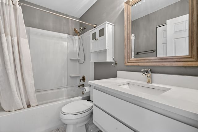 171 Bridlewood Circle, Lake In The Hills, IL 60156