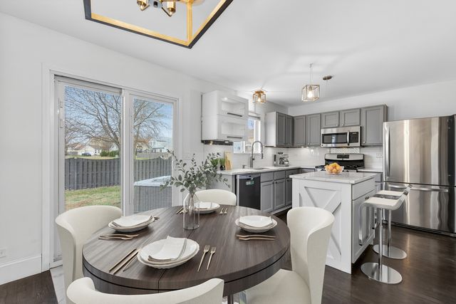 171 Bridlewood Circle, Lake In The Hills, IL 60156