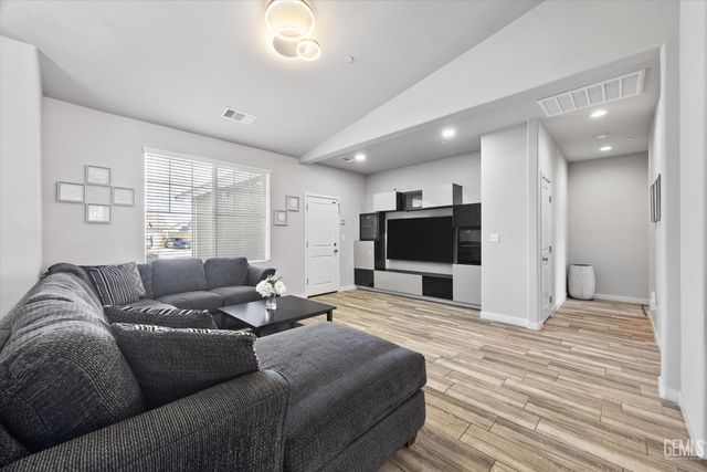 9801 Biscayne Drive, Bakersfield, CA 93311