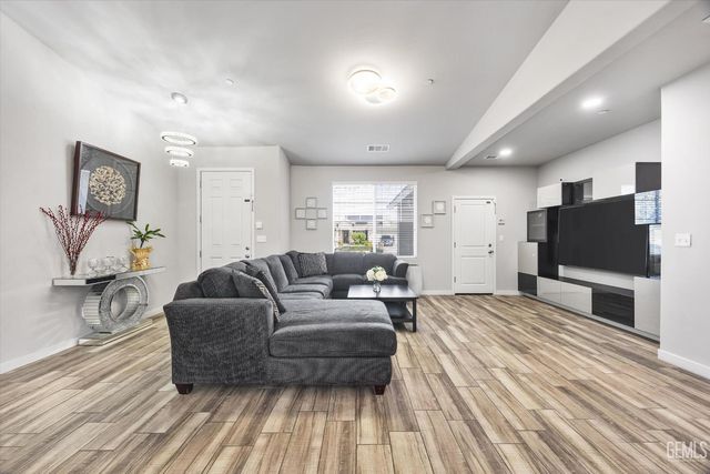 9801 Biscayne Drive, Bakersfield, CA 93311