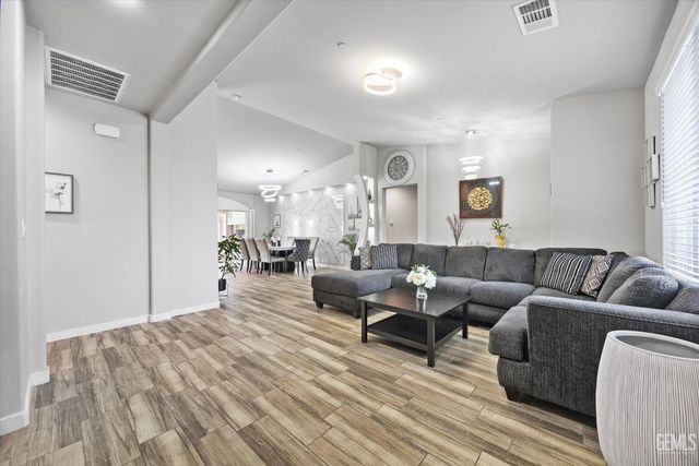 9801 Biscayne Drive, Bakersfield, CA 93311