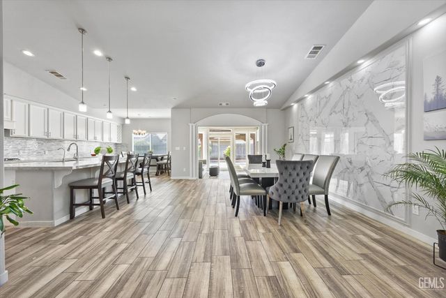 9801 Biscayne Drive, Bakersfield, CA 93311