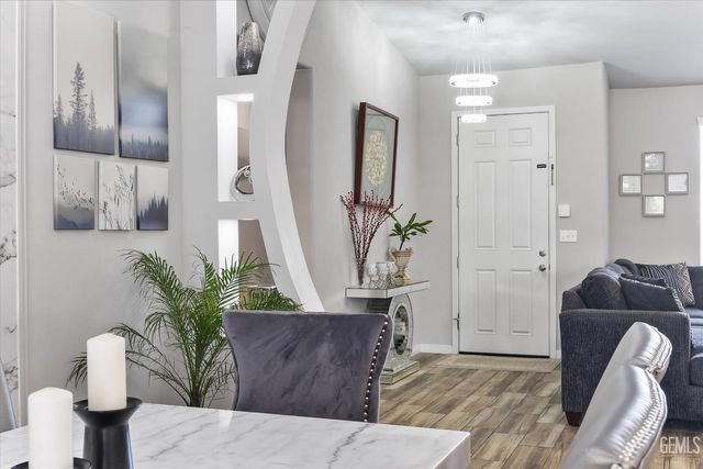 9801 Biscayne Drive, Bakersfield, CA 93311